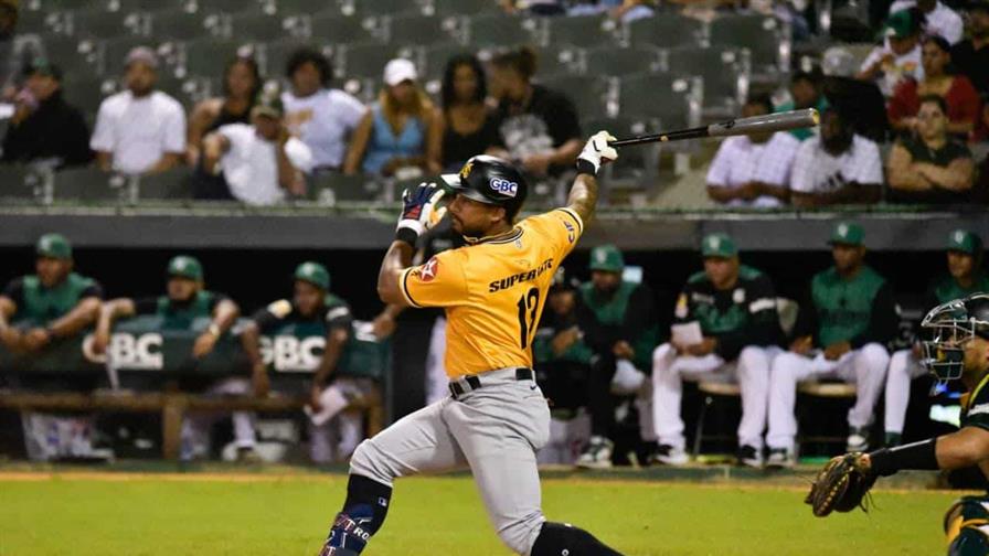 Las Águilas le barren la serie de tres partidos a las Estrellas Orientales