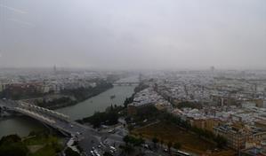 Las fuertes lluvias han originado un millar de incidencias y dos heridos en Andalucía, España