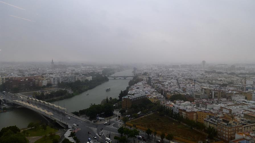 Las fuertes lluvias han originado un millar de incidencias y dos heridos en Andalucía, España Las fuertes lluvias han originado un millar de incidencias y dos heridos en Andalucía, España