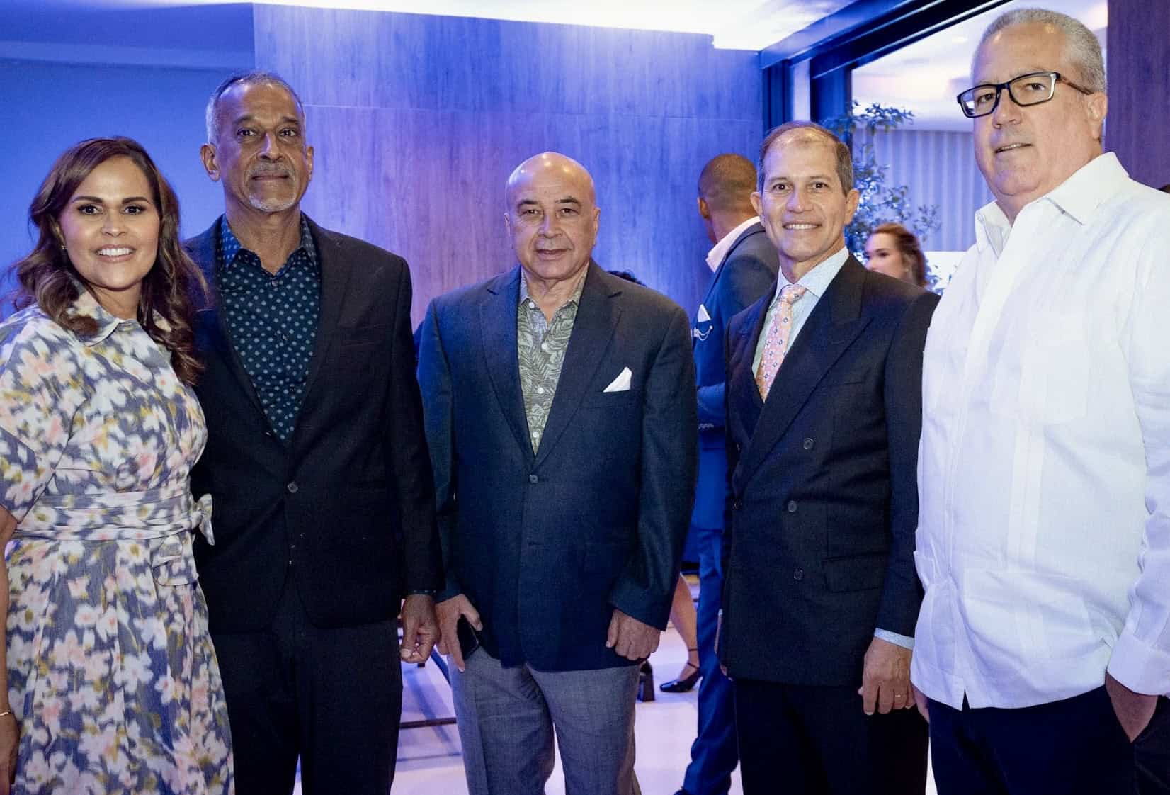 María Teresa de Cortés, Iván Balcácer, Víctor Rosario, David Cortés y Carlos Garrido.