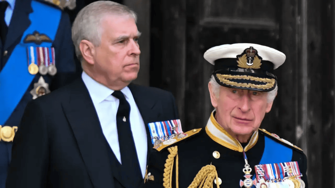 El rey Carlos III le quita el título de príncipe a su hermano Andrés