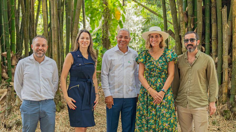 Eco-Bahia de Grupo Piñero firma acuerdo de conservación con el Jardín Botánico Nacional