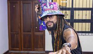 Watatah: el dominicano que convirtió la nostalgia por su madre en ritmo y mensaje de vida