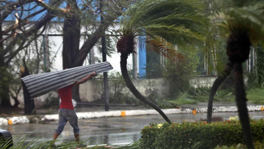 Melissa deja tres islas sin luz, daño en infraestructuras y carreteras anegadas en Bahamas Melissa deja tres islas sin luz, daño en infraestructuras y carreteras anegadas en Bahamas
