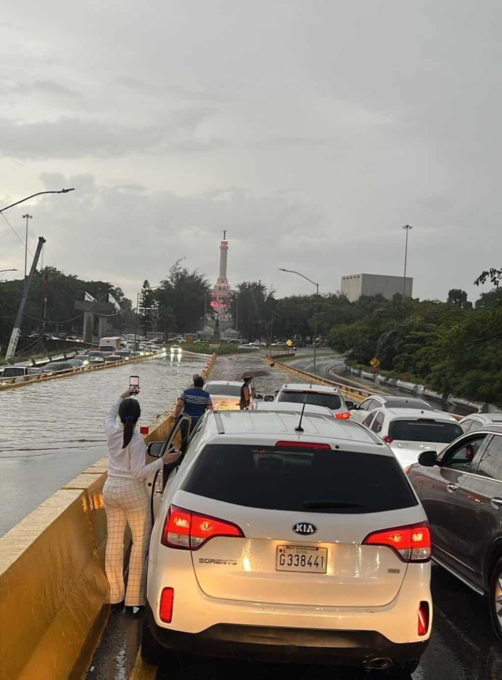 Las lluvias provocaron caos en el tráfico de la ciudad de Santiago.