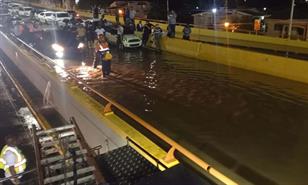 Santiago: inundaciones en vías generan caos vehicular