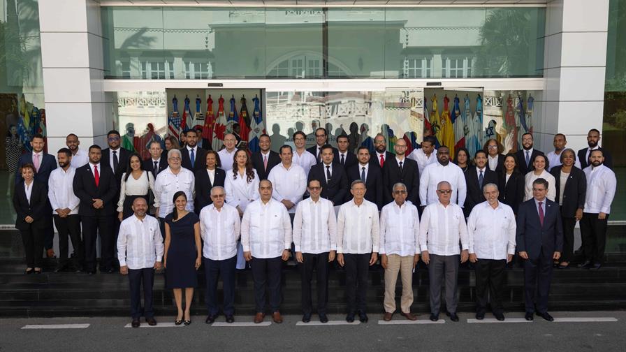 La Cancillería presenta los primeros 50 candidatos a la carrera diplomática en más de una década La Cancillería presenta los primeros 50 candidatos a la carrera diplomática en más de una década