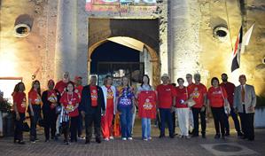 Fortaleza de Santo Domingo se iluminó de rojo en apoyo a la campaña mundial "End Polio Now"