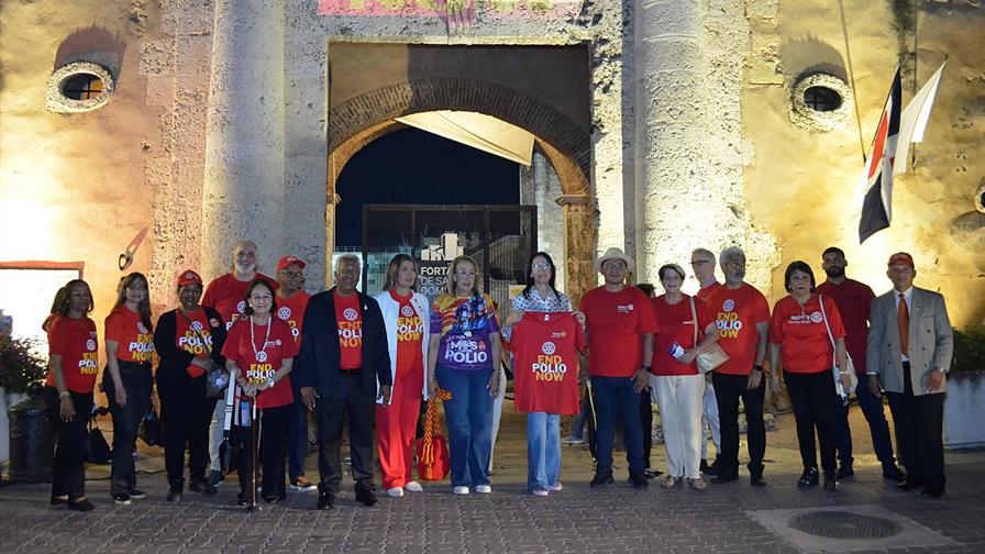 Fortaleza de Santo Domingo se iluminó de rojo en apoyo a la campaña mundial "End Polio Now"