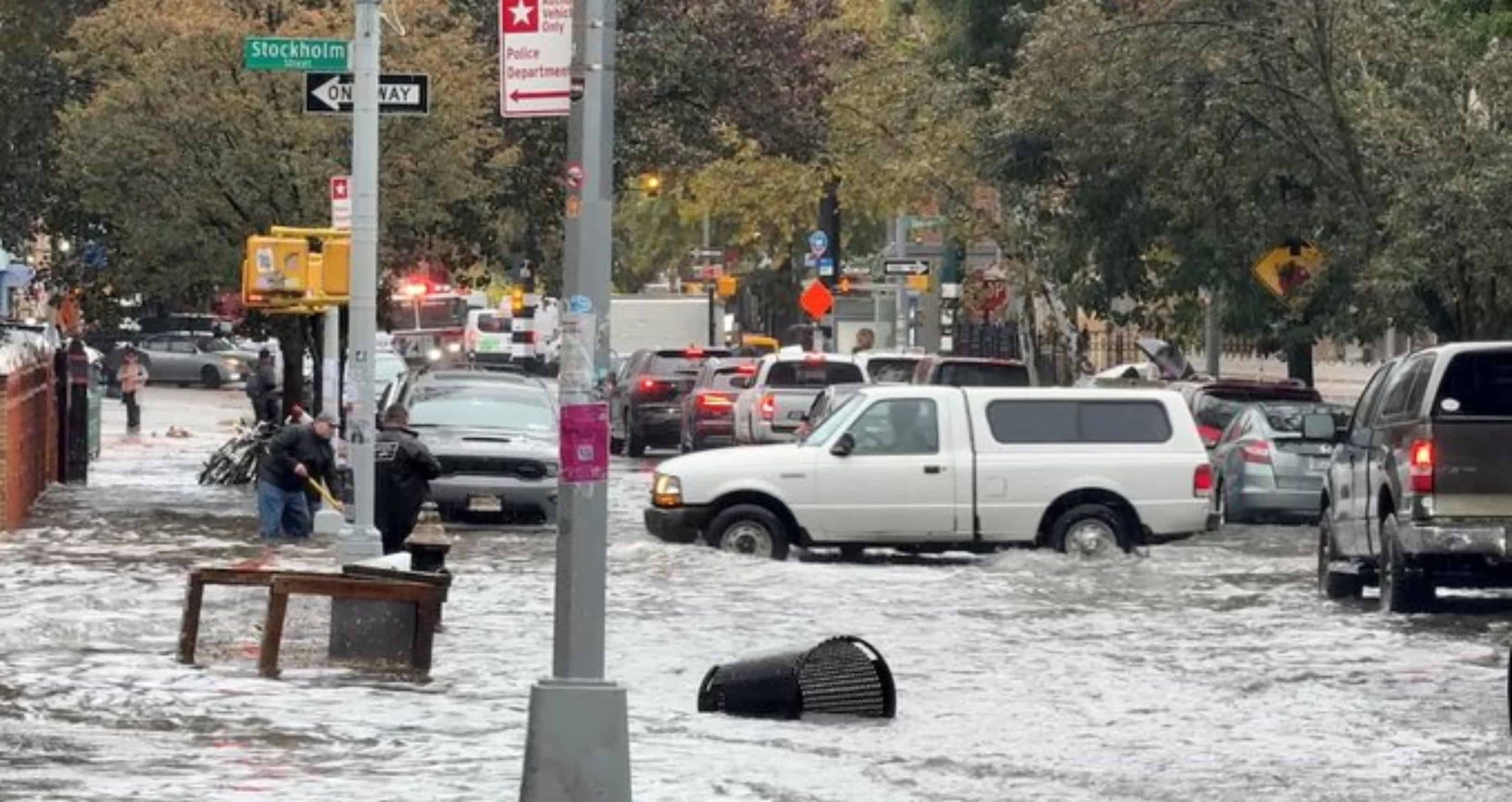 Fuertes lluvias provocan inundaciones en NY que dejan dos muertos - Diario Libre