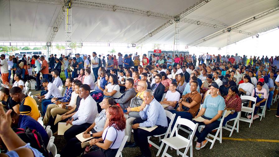 Gobierno relanza "RD-Trabaja" y presenta más de 7,000 vacantes Gobierno relanza "RD-Trabaja" y presenta más de 7,000 vacantes