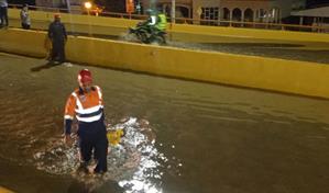Alcalde atribuye inundaciones en elevado de Santiago a obstrucciones por trabajos de construcción