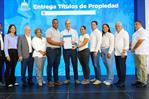 Abinader entrega 551 títulos de propiedad en Sabana Perdida