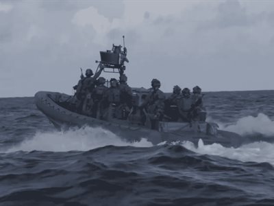 Marines realizan ejercicios con fuego real en el Mar Caribe