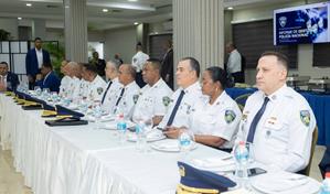 El blanco se suma a la reforma: la Policía Nacional renueva su uniforme administrativo