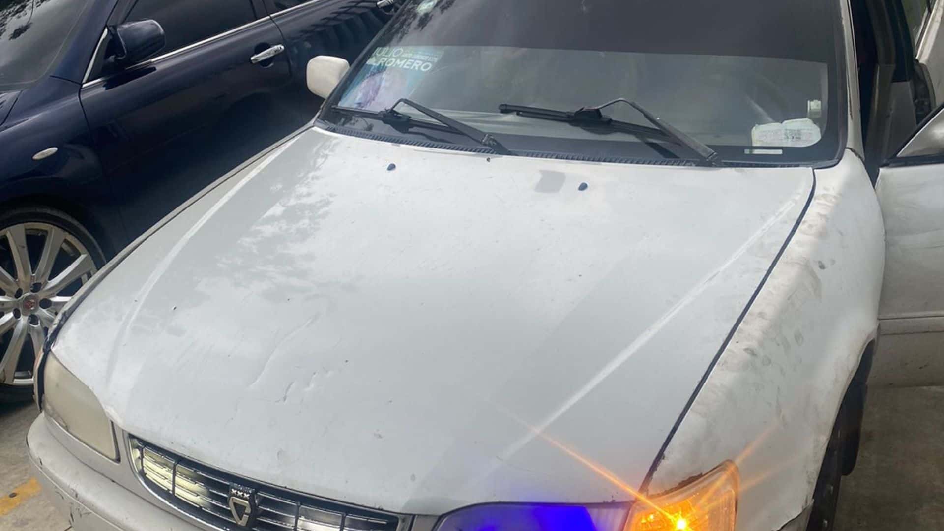 El vehículo utilizado por los tres falsos choferes para intentar huir tras asaltar a pasajeros