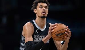 Wemby, un brillante comienzo de temporada que marca la historia de los Spurs