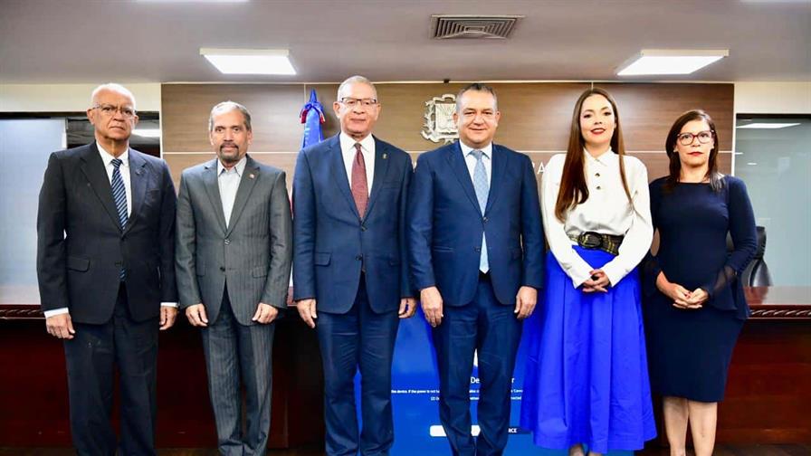 La nueva cédula incorporará símbolos patrios y figura de Juan Pablo Duarte La nueva cédula incorporará símbolos patrios y figura de Juan Pablo Duarte