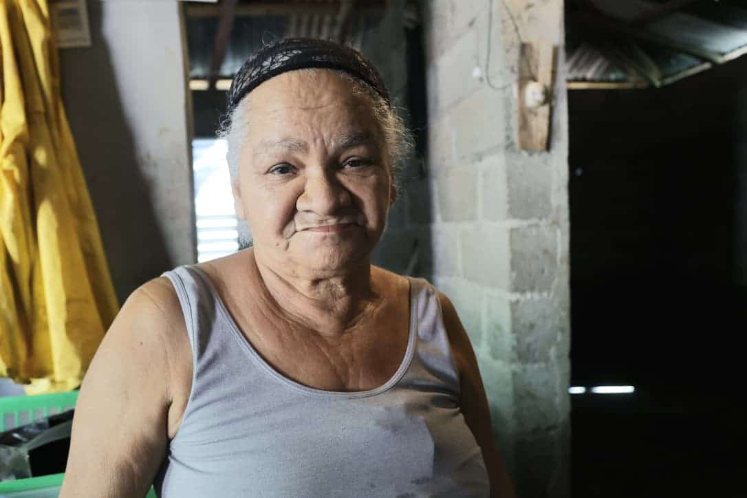 Una de las residentes afectadas en San José de Ocoa por el huracán Melissa. 
