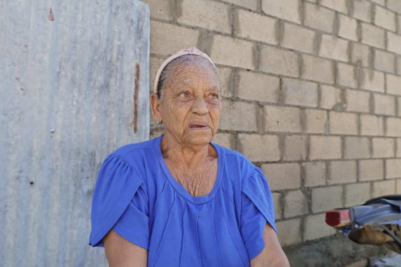 <font dir=auto style=vertical-align: inherit;><font dir=auto style=vertical-align: inherit;>Otra de las residentes en el </font></font>barrio El Cocal, en San José de Ocoa, afectadas por las lluvias ocasionadas por el huracán Melissa. 