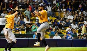 Águilas evaden zarpazo del Licey al blanquearlos tres carreras por cero y ponchar a 15 Tigres