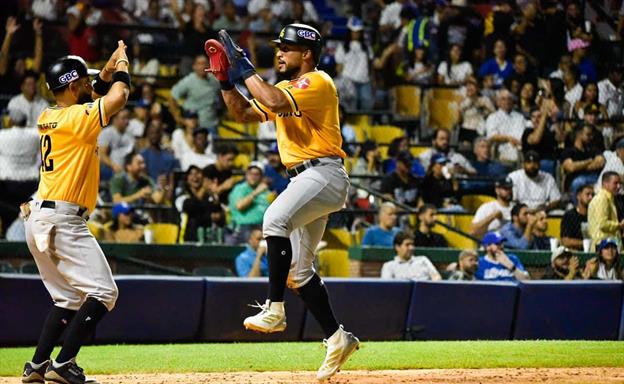 Las Águilas evitan el zarpazo de los Tigres al blanquearlos tres carreras por cero