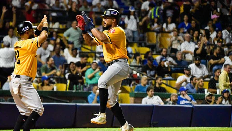 Águilas evaden zarpazo del Licey al blanquearlos tres carreras por cero y ponchar a 15 Tigres Águilas evaden zarpazo del Licey al blanquearlos tres carreras por cero y ponchar a 15 Tigres