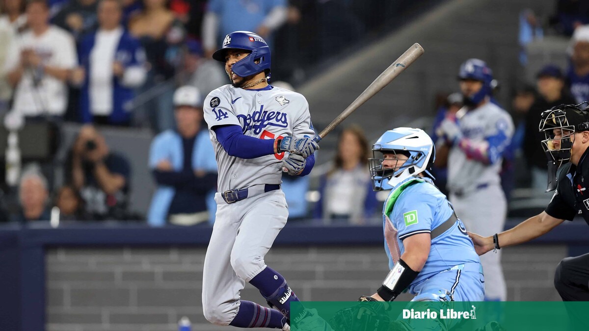 Mookie Betts abandona el encuentro del sábado por molestias físicas