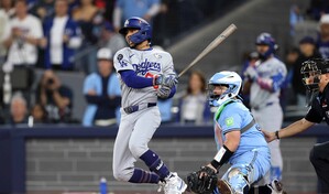 Alarma en los Dodgers: Mookie Betts abandona el encuentro del s&aacute;bado por molestias f&iacute;sicas