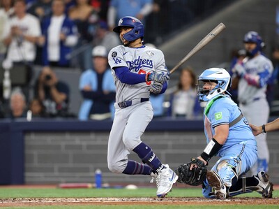 Mookie Betts abandona el encuentro del sábado por molestias físicas