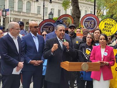 Adriano Espaillat celebra remodelación Kingsbridge Armory