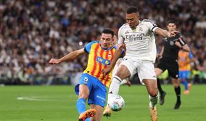 Con Doblete de Mbappé, el Real Madrid vence 4-0 al Valencia y se entroniza en La Liga