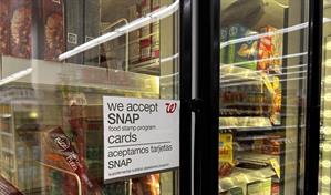 La gobernadora de Nueva York ordena la financiación de un programa de cupones de alimentos