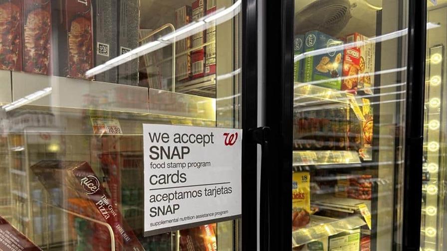 La gobernadora de Nueva York ordena la financiación de un programa de cupones de alimentos