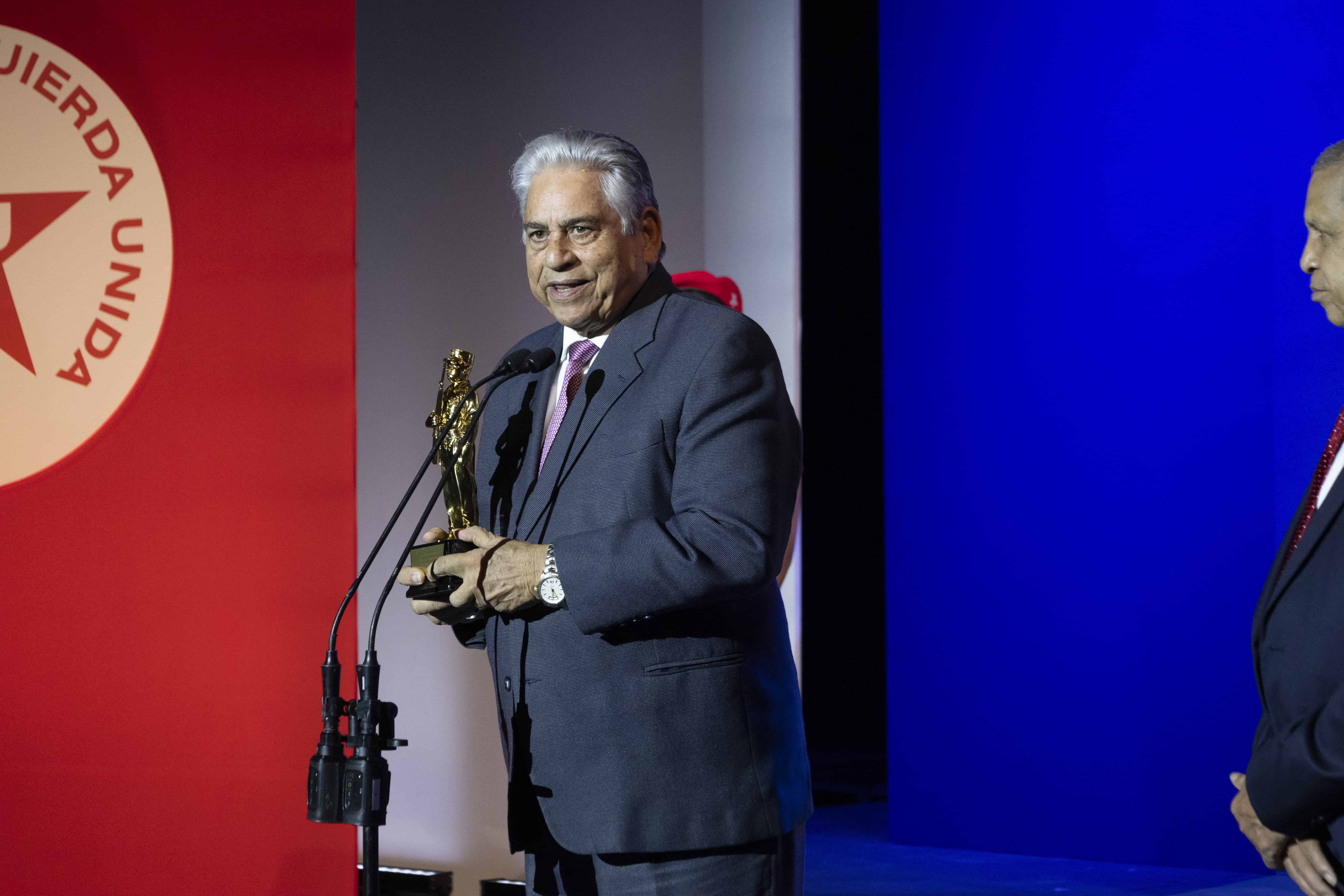 Winston Llenas, ödül töreninde kendisine bu ödül verildiği için duyduğu memnuniyeti dile getirdi.