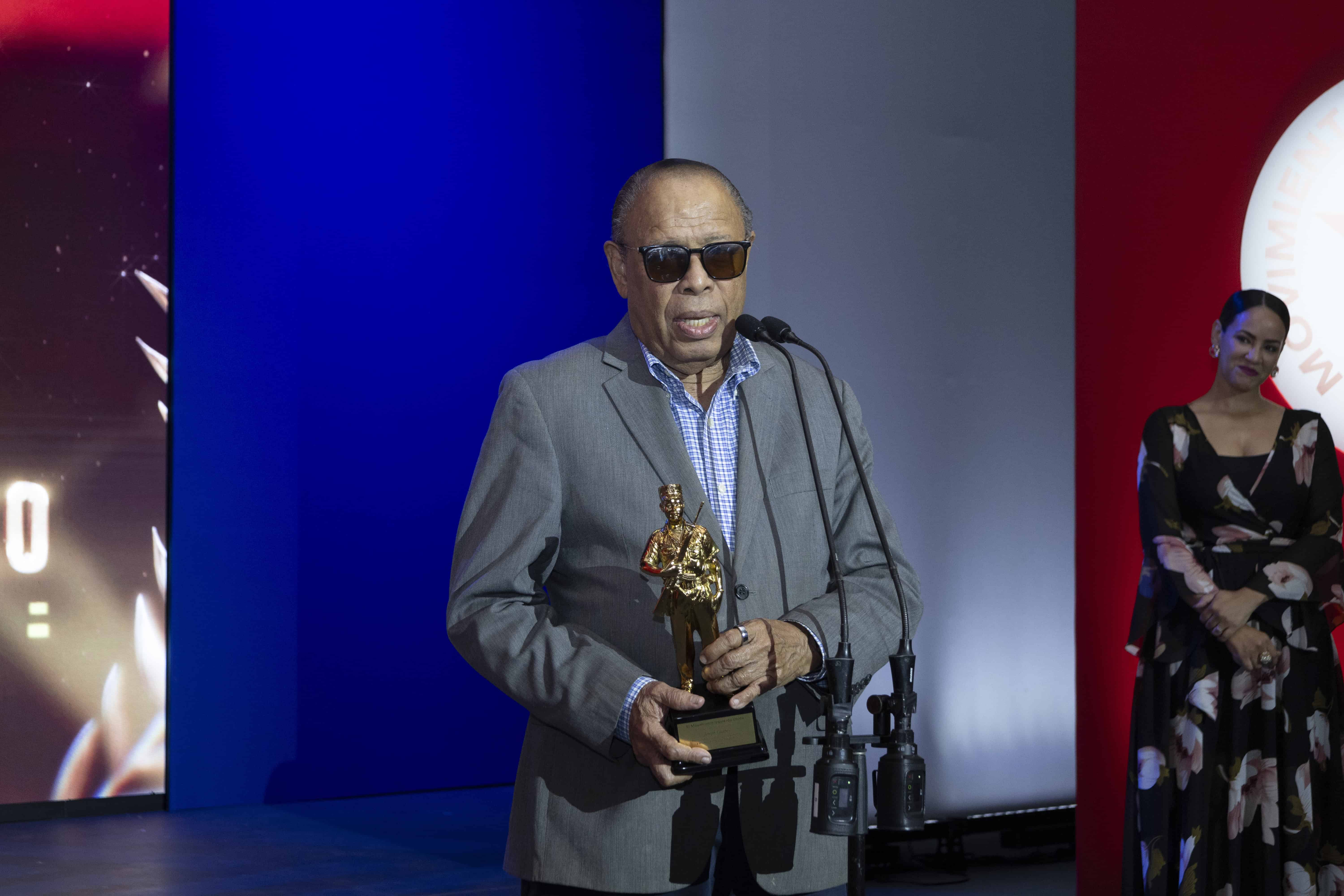 Joseph Cáceres, iletişim alanındaki olağanüstü kariyeriyle tanındı.