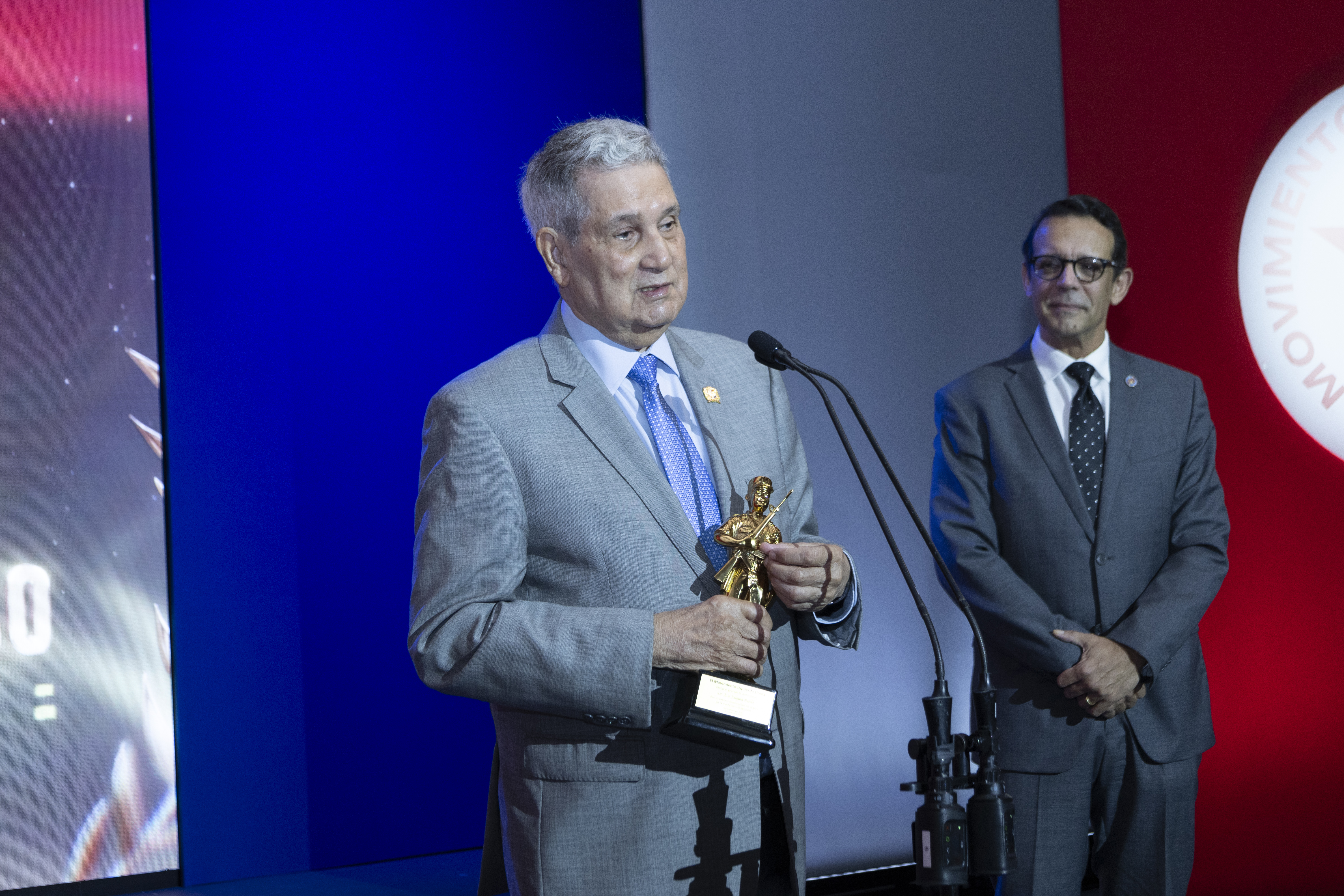 Dr. José Joaquín Puello, kardiyolog Dr. Pedro Ureña tarafından verilen bu ödüle layık görüldüğü için minnettarlığını ifade etti.