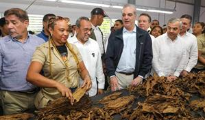 Presidente Abinader inaugura dos naves industriales en Zona Franca de San Juan