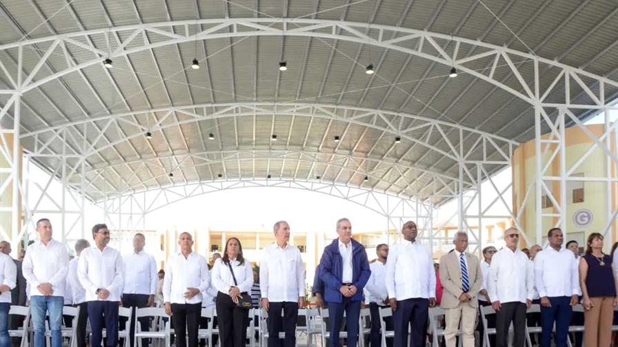 Presidente Abinader inaugura techado multiuso en la UASD San Francisco de Macorís
