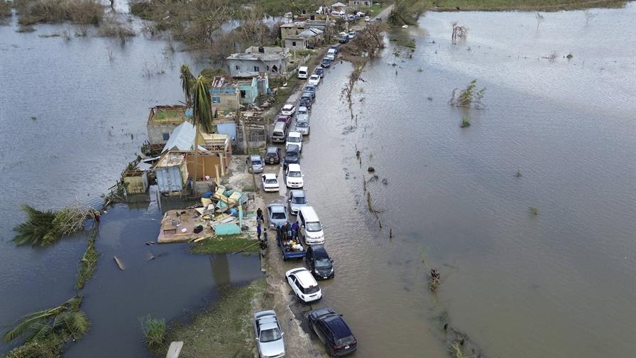 Jamaica obtiene paquete de ayuda de 6,700 millones de dólares tras huracán Melissa