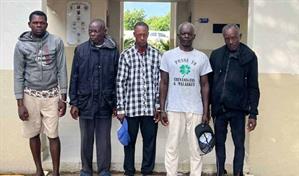 Armada detiene a cinco haitianos por pesca ilegal en Montecristi