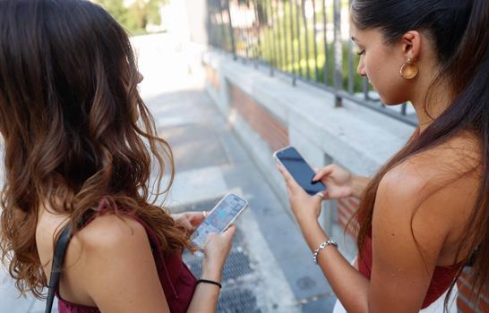 Francia planea prohibir las redes sociales a menores de 15 a&ntilde;os