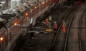 Detenidos por apu&ntilde;alamientos en un tren son brit&aacute;nicos y nada sugiere motivo terrorista