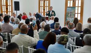 Leonel califica como "gravísimo error" del PRM el despido de técnicos agropecuarios