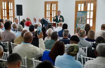 Leonel califica como “gravísimo error” del PRM el despido de técnicos agropecuarios