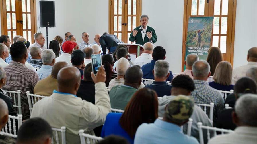 Leonel califica como "gravísimo error" del PRM el despido de técnicos agropecuarios