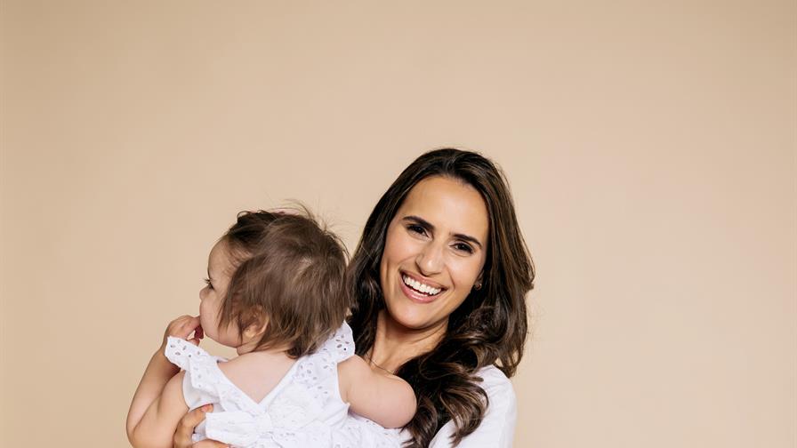 Periodista dominicana Mercedes Sánchez lanza plataforma para madres primerizas después de los 40