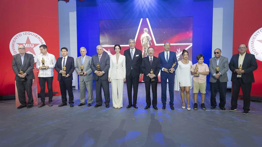 Premios El Venturoso reconoce a artistas, deportistas y personalidades defensoras de la paz