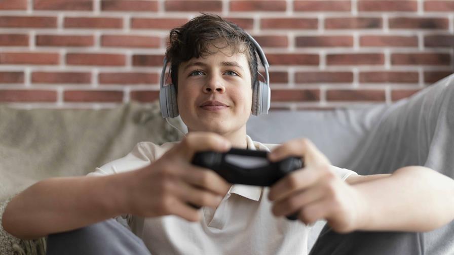 ¿Qué hacer cuando mi hijo no quiere salir porque está enganchado a los videojuegos?