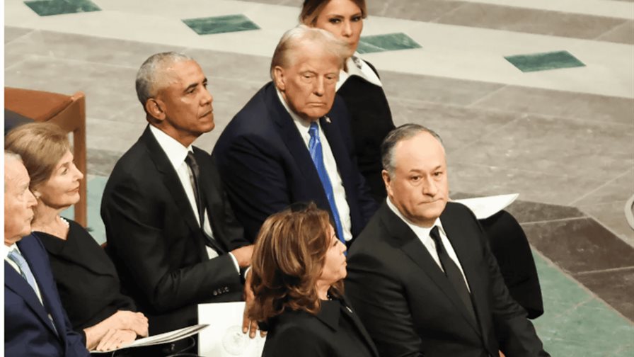 Trump presiona a legisladores republicanos mientras Obama participa en mítines demócratas